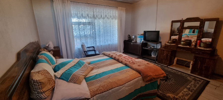 4 Bedroom Property for Sale in Silvertown Western Cape